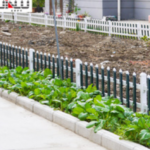 Plastic garden fence