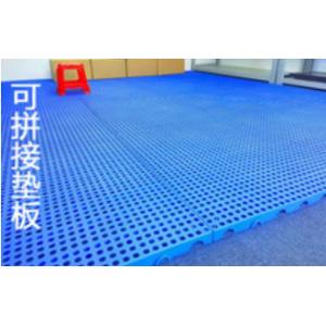 Plastic floor mat